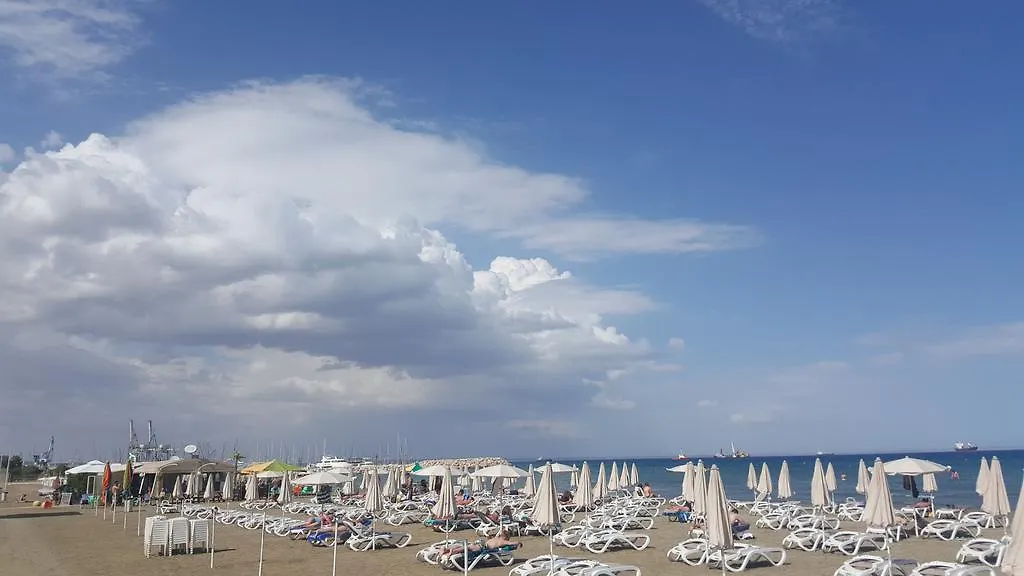Ithaki Phinikoudes Apartment No. 202 Larnaca